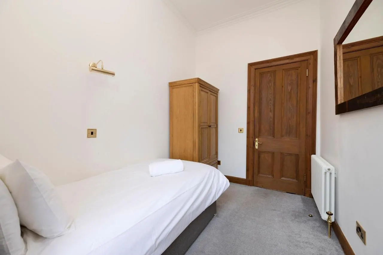 Joivy Spacious Home Near The Meadows Edinburgh 0*,  United Kingdom